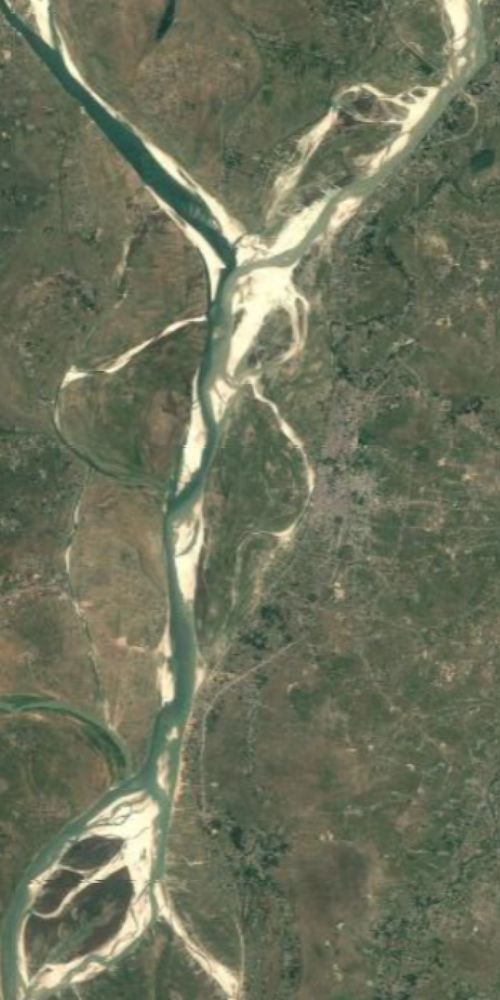 Satellite view of a place in India shaped like the letter B