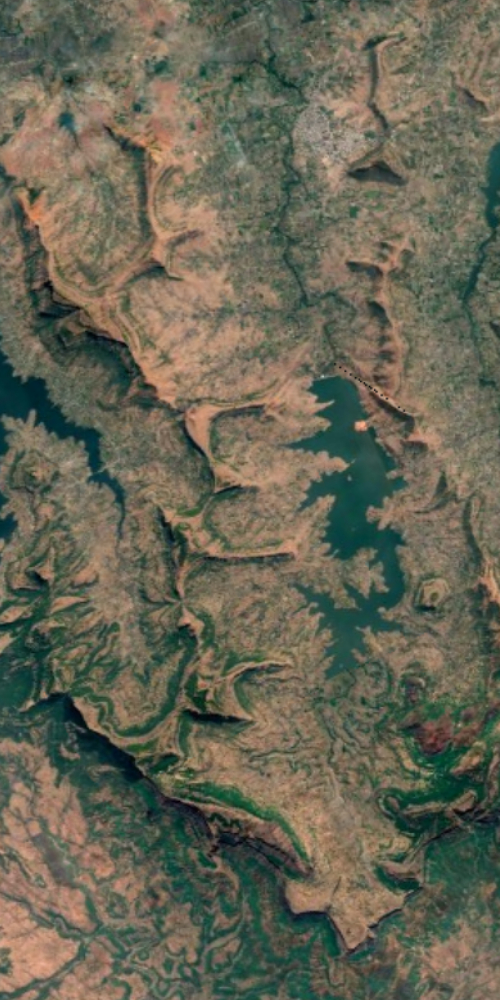 Satellite view of a place in India shaped like the letter E