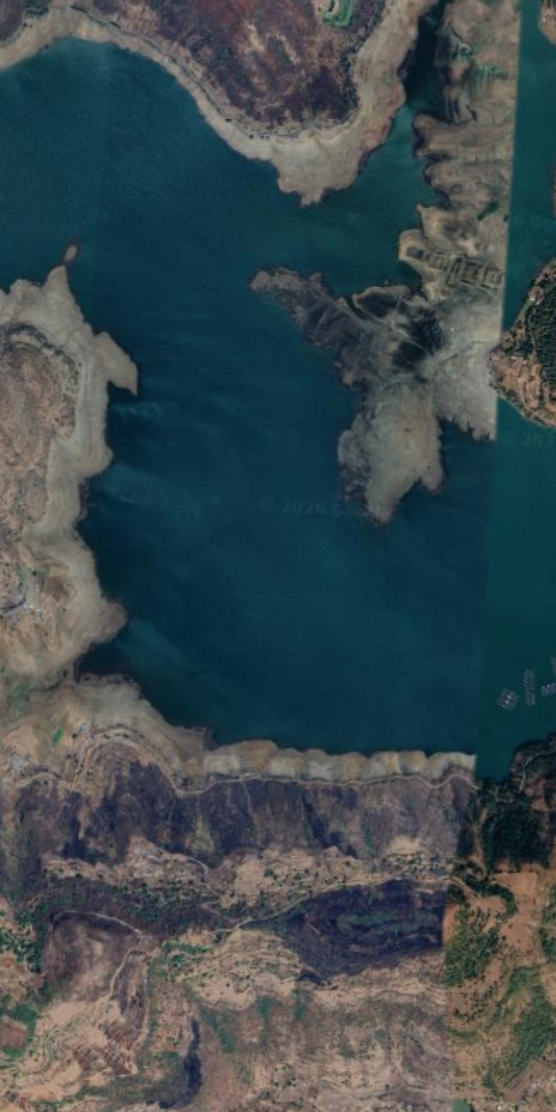 Satellite view of a place in India shaped like the letter L
