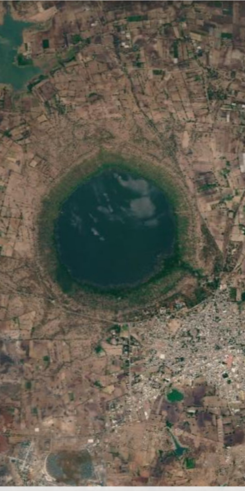 Satellite view of a place in India shaped like the letter Q