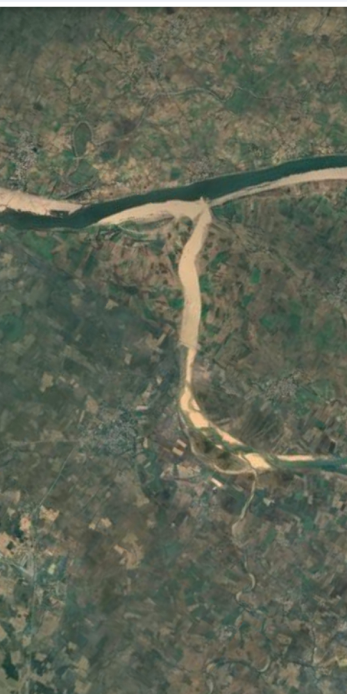 Satellite view of a place in India shaped like the letter T